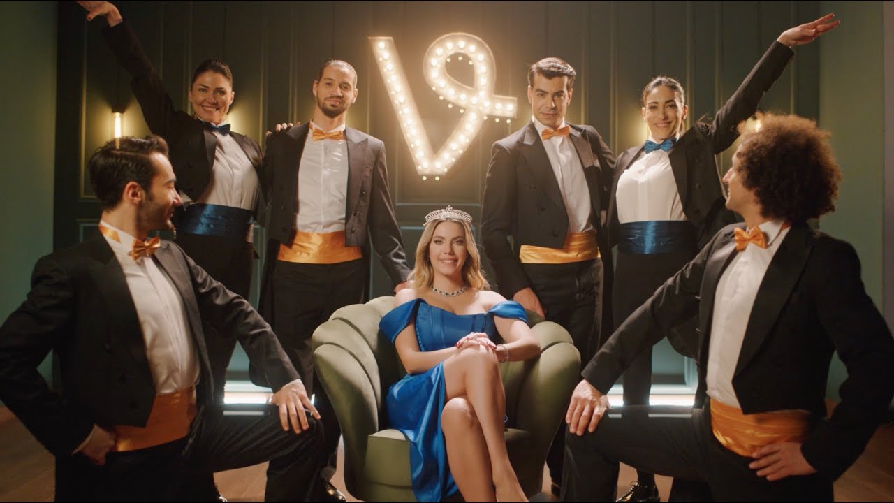 Vivense yeni reklam filmi ve mavi elbise